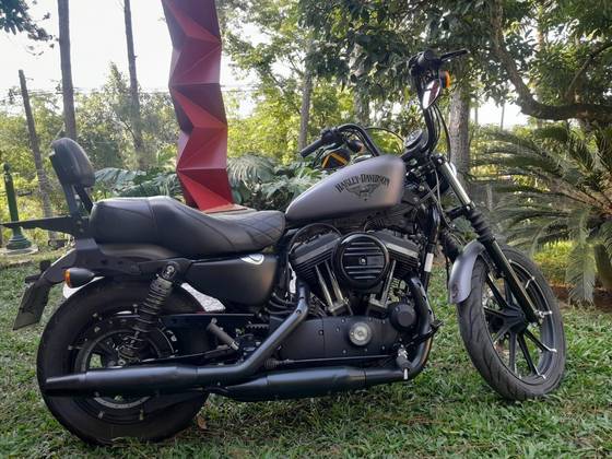 HARLEY-DAVIDSON SPORTSTER IRON 883 