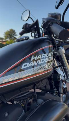 HARLEY-DAVIDSON SPORTSTER XL 883 R 