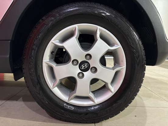 HYUNDAI-HB20X-1.6 16V STYLE FLEX 4P AUTOMÁTICO HYUNDAI-HB20X-2013
