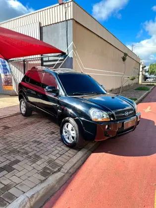 HYUNDAI TUCSON 2.0 MPFI GLS 16V 143CV 2WD GASOLINA 4P AUTOMÁTICO HYUNDAI TUCSON 2.0 MPFI GLS 16V 143CV 2WD GASOLINA 4P AUTOMÁTICO