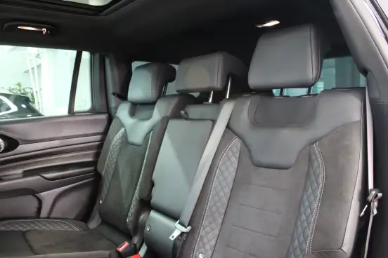 JEEP-COMMANDER-2024