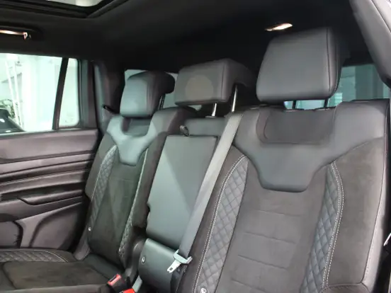 JEEP-COMMANDER-2.0 HURRICANE 4 TURBO GASOLINA BLACKHAWK AT9 JEEP-COMMANDER-2024