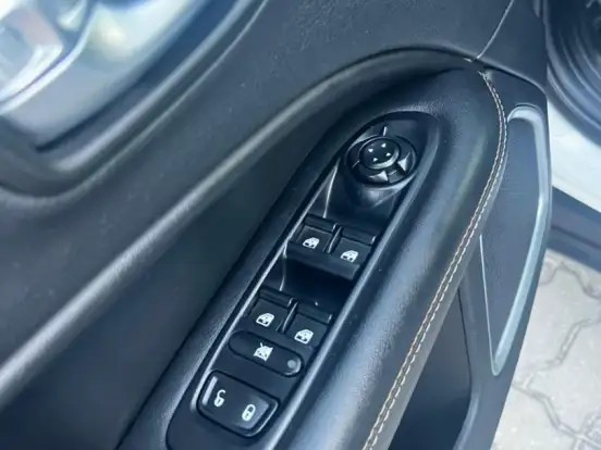 JEEP-COMPASS-2.0 16V DIESEL LONGITUDE 4X4 AUTOMÁTICO JEEP-COMPASS-2018