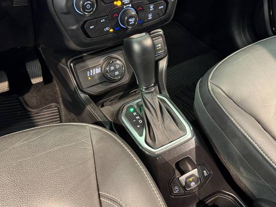 /en/city/cate-car-used-car/jeep-renegade-2025-1-3-t270-turbo-flex-willys-4x4-at9-48491550590765056/-14