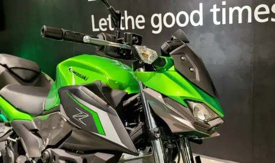 KAWASAKI-Z500-2025