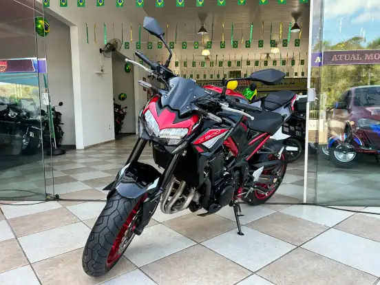 KAWASAKI-Z900-2025
