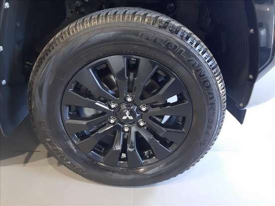 MITSUBISHI-TRITON-2025