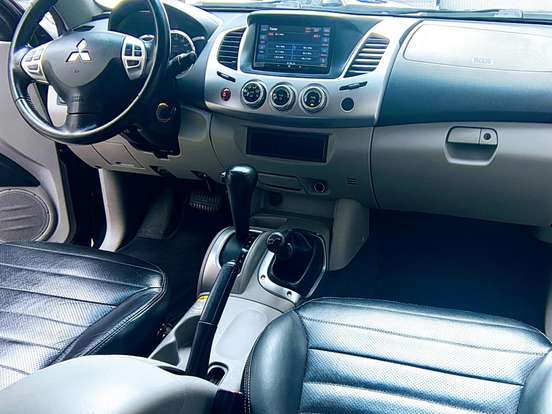 MITSUBISHI-L200 TRITON-3.5 HPE 4X4 CD V6 24V FLEX 4P AUTOMÁTICO MITSUBISHI-L200 TRITON-2012