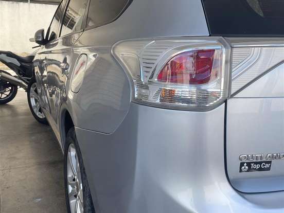 MITSUBISHI-OUTLANDER-2.0 16V GASOLINA 4P AUTOMÁTICO MITSUBISHI-OUTLANDER-2013