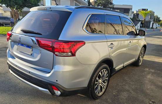 MITSUBISHI-OUTLANDER-2016