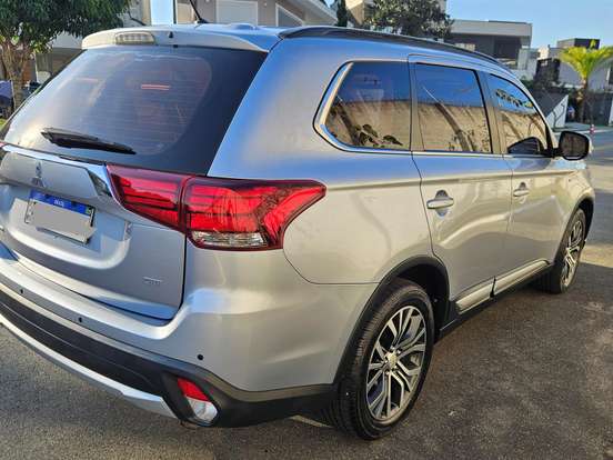 MITSUBISHI-OUTLANDER-3.0 GT 4X4 V6 24V GASOLINA 4P AUTOMÁTICO MITSUBISHI-OUTLANDER-2016