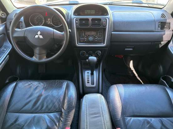 MITSUBISHI-PAJERO TR4-2010