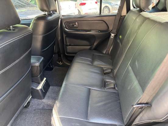 MITSUBISHI-PAJERO TR4-2010