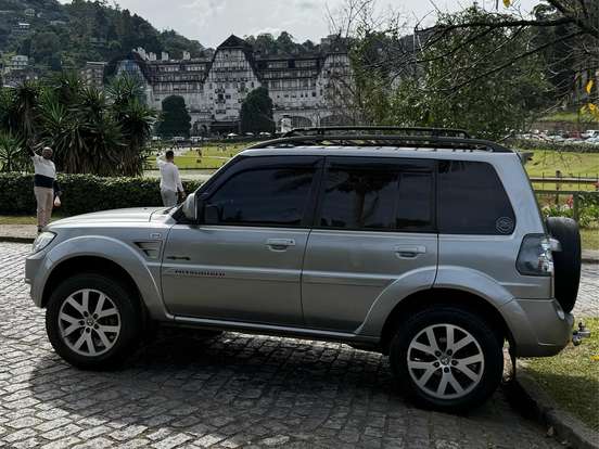 MITSUBISHI-PAJERO TR4-2.0 4X4 16V 140CV FLEX 4P AUTOMÁTICO MITSUBISHI-PAJERO TR4-2014