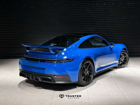 PORSCHE-911-2025