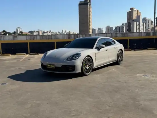 PORSCHE-PANAMERA-2023