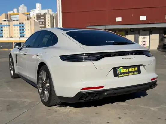 PORSCHE-PANAMERA-2023