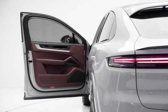 PORSCHE-CAYENNE-2024