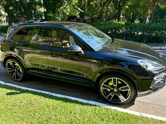 PORSCHE-CAYENNE-2022