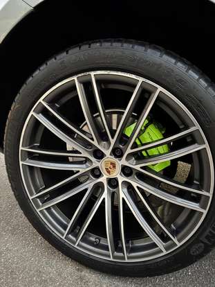 PORSCHE-MACAN-2021