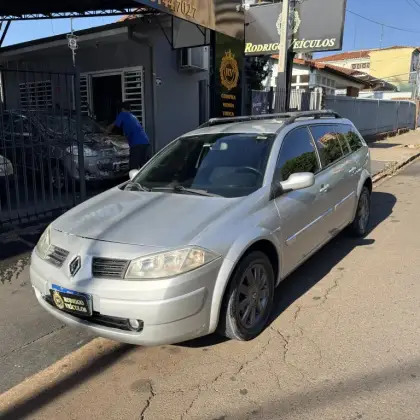 RENAULT MEGANE 1.6 DYNAMIQUE GRAND TOUR 16V FLEX 4P MANUAL RENAULT MEGANE 1.6 DYNAMIQUE GRAND TOUR 16V FLEX 4P MANUAL