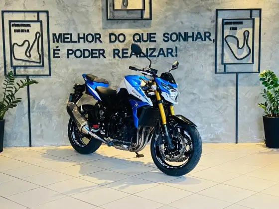 SUZUKI GSR 750 