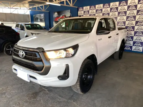 TOYOTA HILUX 2.8 D-4D TURBO DIESEL CD POWER PACK 4X4 MANUAL TOYOTA HILUX 2.8 D-4D TURBO DIESEL CD POWER PACK 4X4 MANUAL