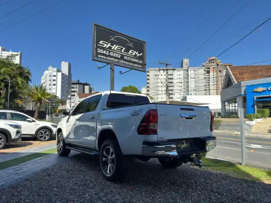 TOYOTA-HILUX-2.8 SRV 4X4 CD 16V DIESEL 4P AUTOMÁTICO TOYOTA-HILUX-2016