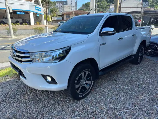 TOYOTA-HILUX-2016