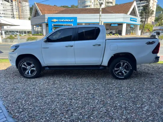 TOYOTA-HILUX-2016