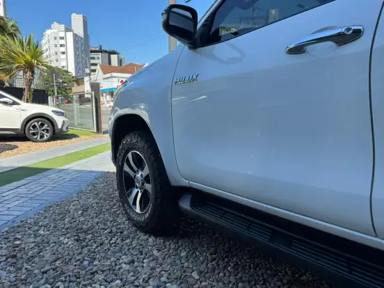 TOYOTA-HILUX-2016