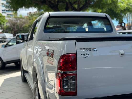 TOYOTA-HILUX-3.0 SRV TOP 4X4 CD 16V TURBO INTERCOOLER DIESEL 4P AUTOMÁTICO TOYOTA-HILUX-2013