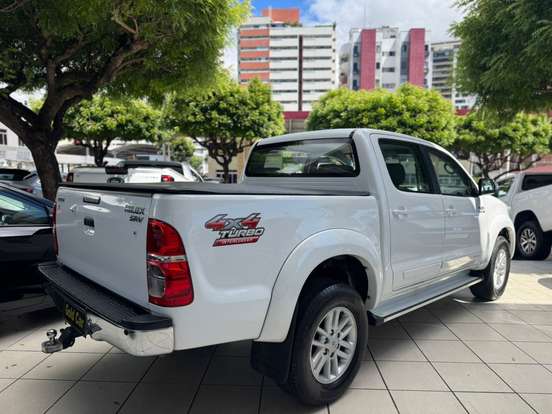 TOYOTA-HILUX-3.0 SRV TOP 4X4 CD 16V TURBO INTERCOOLER DIESEL 4P AUTOMÁTICO TOYOTA-HILUX-2013