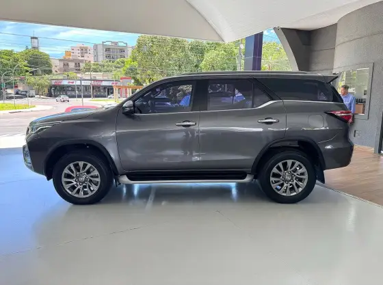 /en/city/cate-car-used-car/toyota-hilux-sw4-2022-2-8-d-4d-turbo-diesel-srx-7l-4x4-automatic-48490293610218496/-7