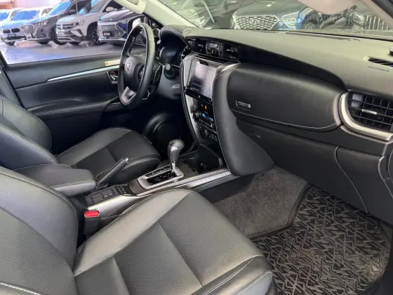 /en/city/cate-car-used-car/toyota-hilux-sw4-2022-2-8-d-4d-turbo-diesel-srx-7l-4x4-automatic-48490293610218496/-13