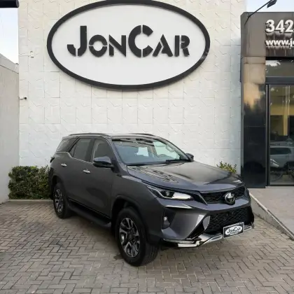 TOYOTA HILUX SW4 2.8 D-4D TURBO DIESEL SRX PLATINUM 7L 4X4 AUTOMÁTICO TOYOTA HILUX SW4 2.8 D-4D TURBO DIESEL SRX PLATINUM 7L 4X4 AUTOMÁTICO