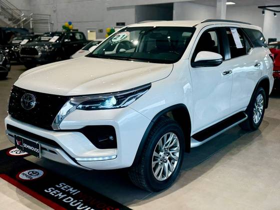TOYOTA HILUX SW4 2021 2.8 D-4D TURBO DIESEL SRX 4X4 AUTOMATIC
