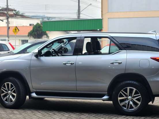 TOYOTA-HILUX SW4-2.8 SRX 4X4 16V TURBO INTERCOOLER DIESEL 4P AUTOMÁTICO TOYOTA-HILUX SW4-2019