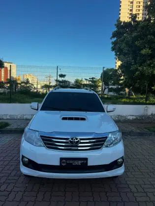 TOYOTA HILUX SW4 3.0 SR 4X4 16V TURBO INTERCOOLER DIESEL 4P AUTOMÁTICO