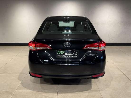TOYOTA-YARIS-2024