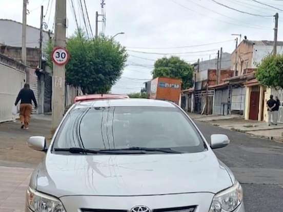 TOYOTA-COROLLA-1.8 SE-G 16V FLEX 4P AUTOMÁTICO TOYOTA-COROLLA-2010