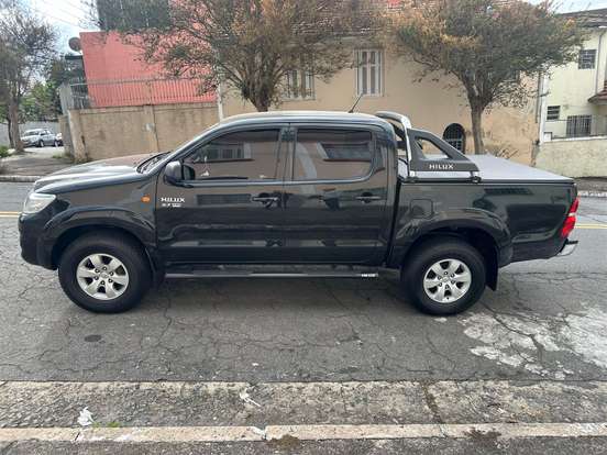 TOYOTA-HILUX-2.7 SR 4X2 CD 16V FLEX 4P AUTOMÁTICO TOYOTA-HILUX-2012