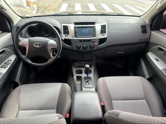 TOYOTA-HILUX-2012