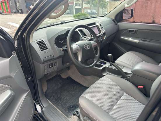 TOYOTA-HILUX-2012
