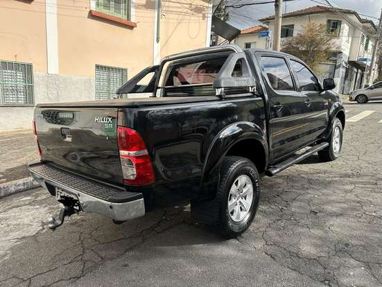 TOYOTA-HILUX-2012