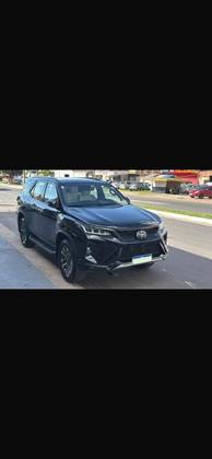 TOYOTA HILUX SW4 2.8 D-4D TURBO DIESEL DIAMOND 7L 4X4 AUTOMÁTICO