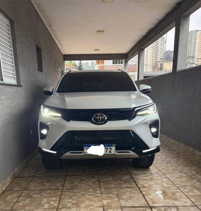 TOYOTA HILUX SW4 2.8 D-4D TURBO DIESEL SRX PLATINUM 7L 4X4 AUTOMÁTICO