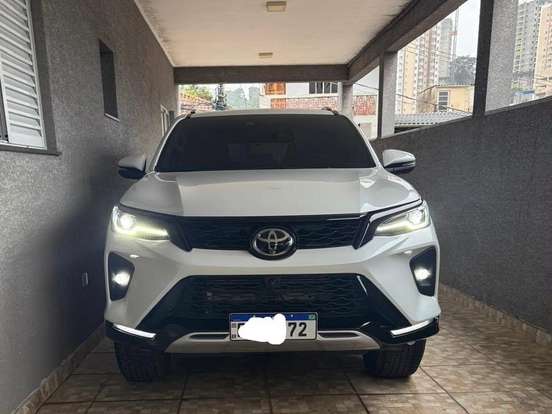 TOYOTA-HILUX SW4-2.8 D-4D TURBO DIESEL SRX PLATINUM 7L 4X4 AUTOMÁTICO TOYOTA-HILUX SW4-2025