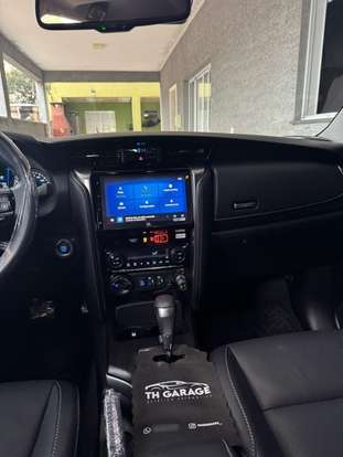 TOYOTA-HILUX SW4-2025