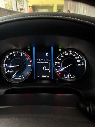 TOYOTA-HILUX SW4-2025